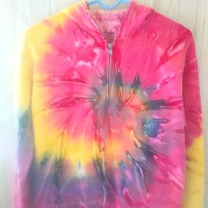 Striking tie-dyed design in neon colors - Hanes Hoodie Small 4-6